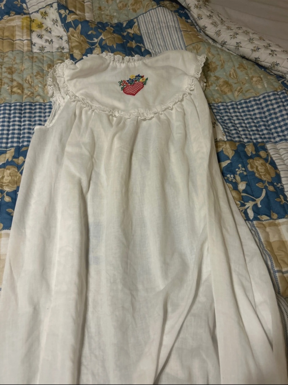 White Sleeveless Nightgown with Heart Embroidery